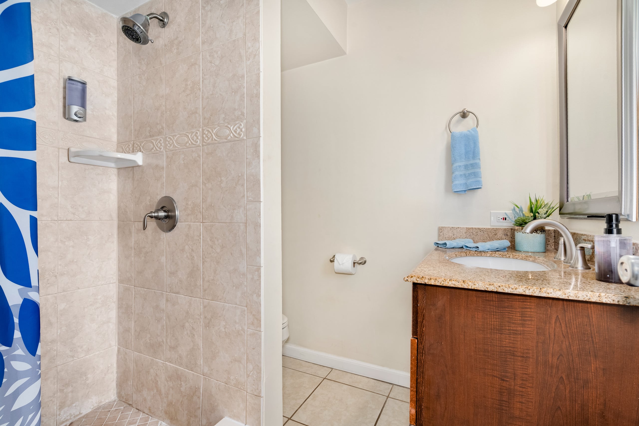 Condo in Honolulu · ★4.74 · 2 bedrooms · 3 beds · 2 baths - Image 15