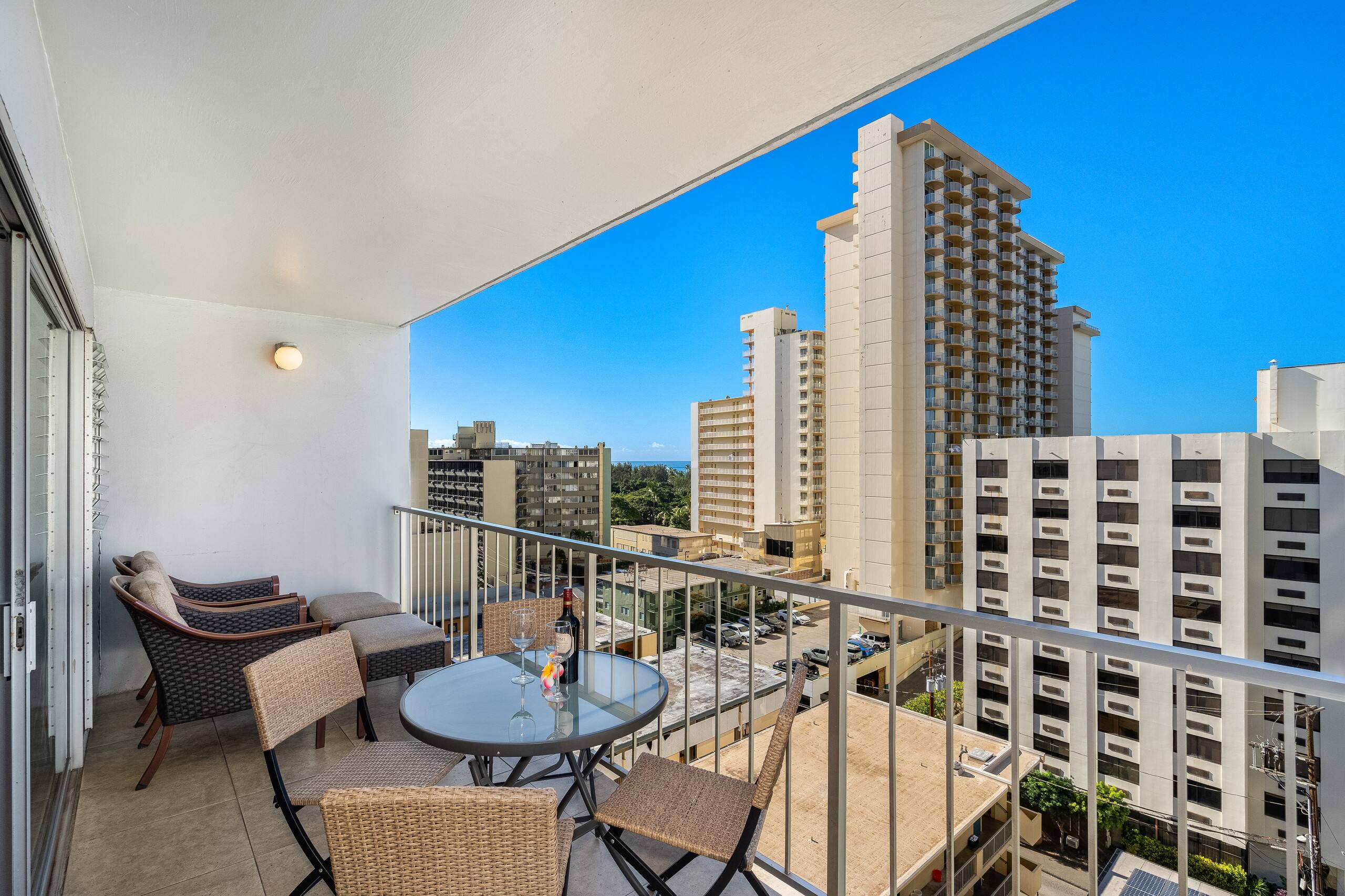 Condo in Honolulu · ★4.74 · 2 bedrooms · 3 beds · 2 baths - Image 23