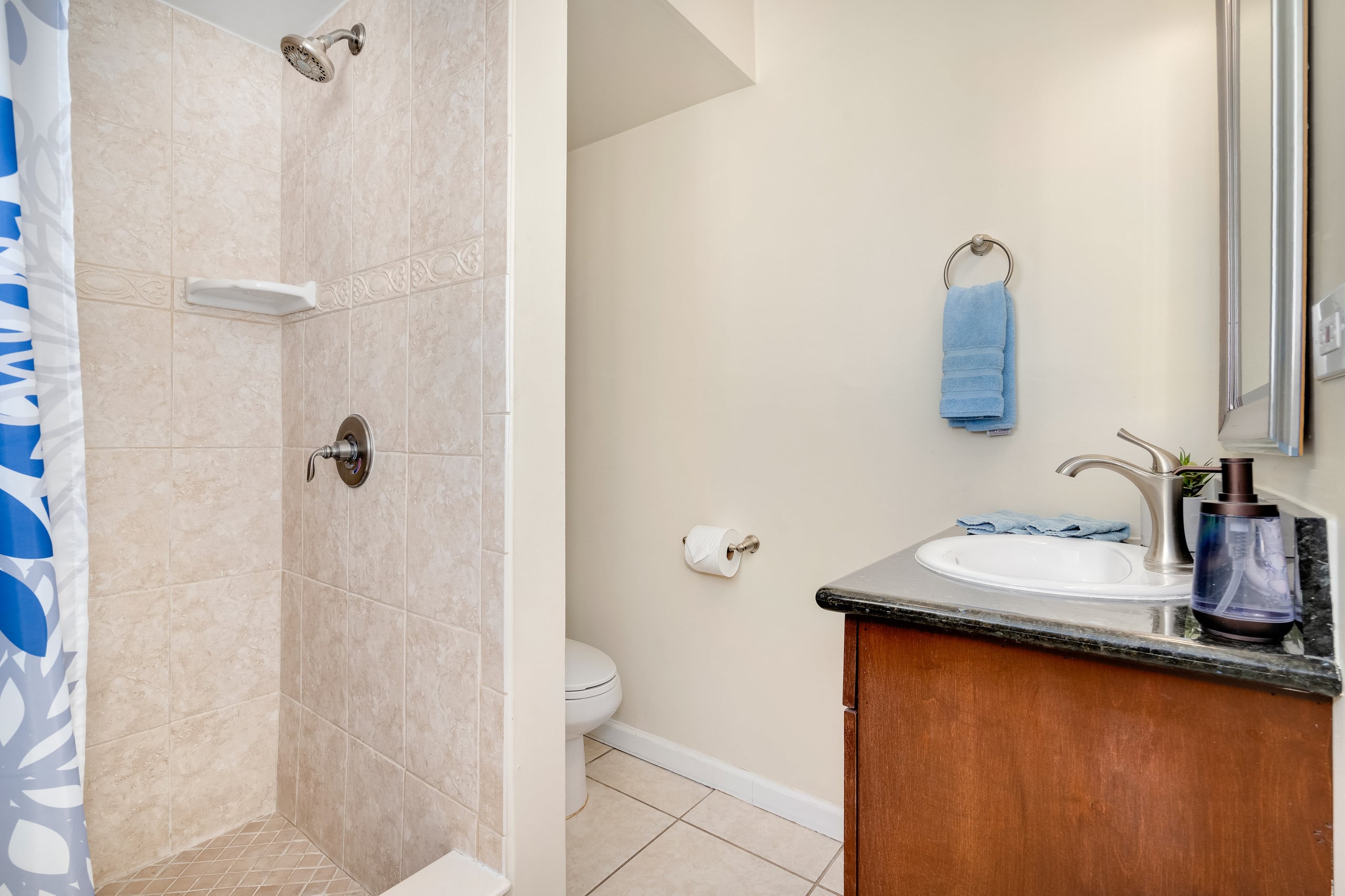Condo in Honolulu · ★4.74 · 2 bedrooms · 3 beds · 2 baths - Image 21