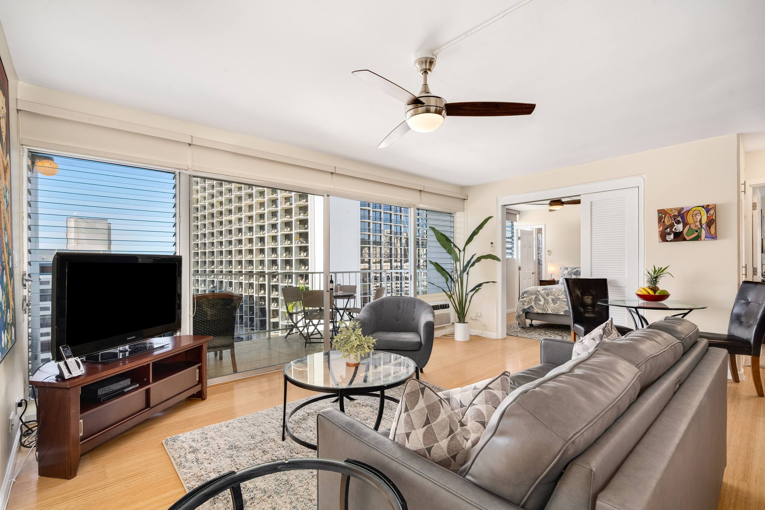 Condo in Honolulu · ★4.74 · 2 bedrooms · 3 beds · 2 baths - Image 4