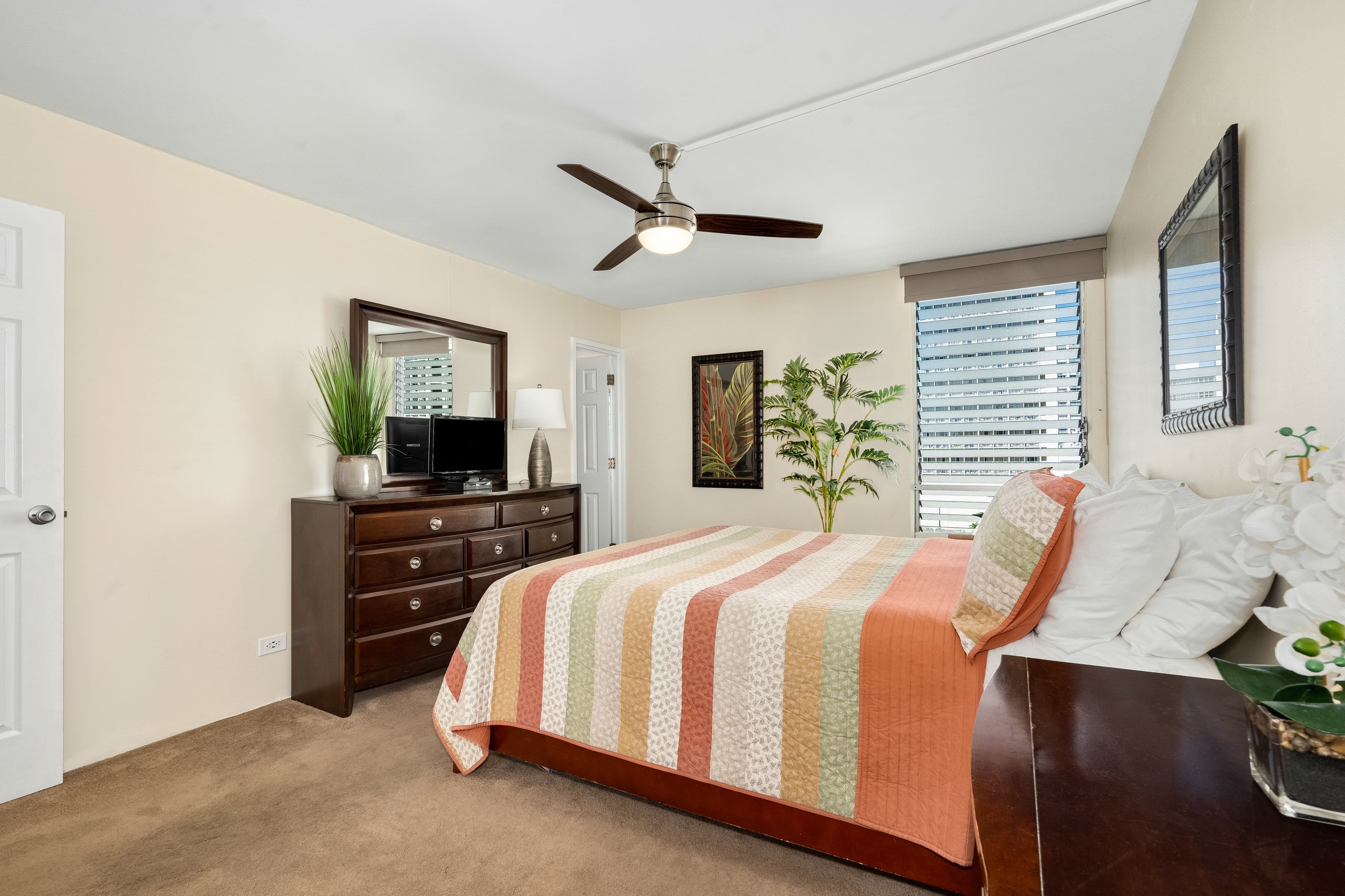 Condo in Honolulu · ★4.74 · 2 bedrooms · 3 beds · 2 baths - Image 13