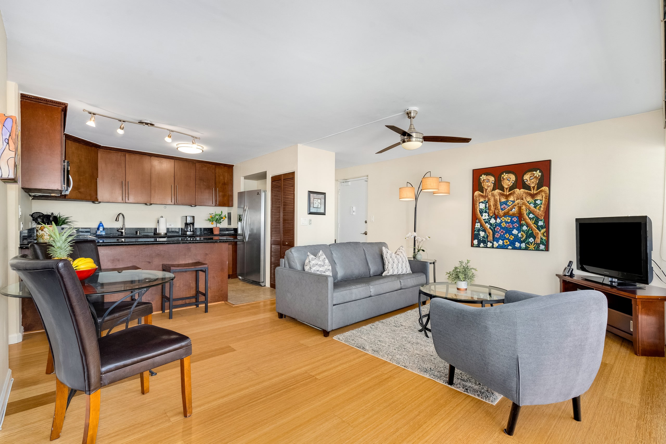 Condo in Honolulu · ★4.74 · 2 bedrooms · 3 beds · 2 baths - Image 5