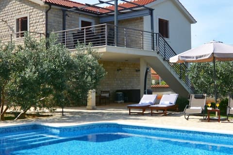 Relax&Enjoy, perfect family getaway. Van included