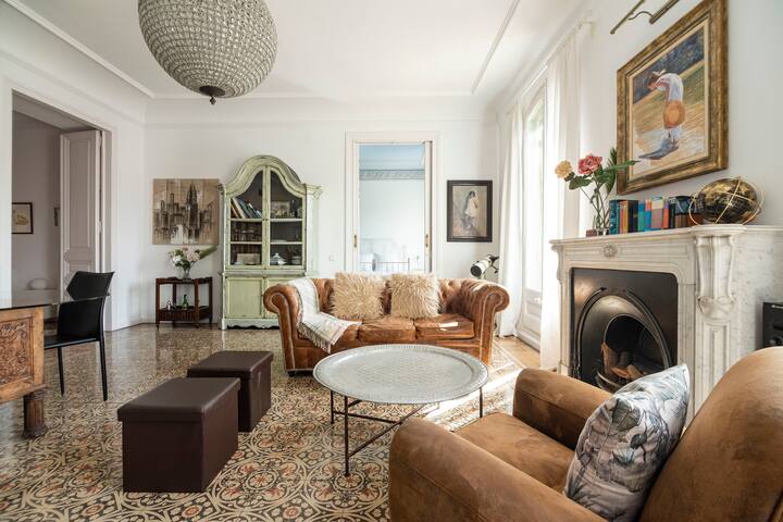 Luxury modernist apartment in the core of the city gallery image 5