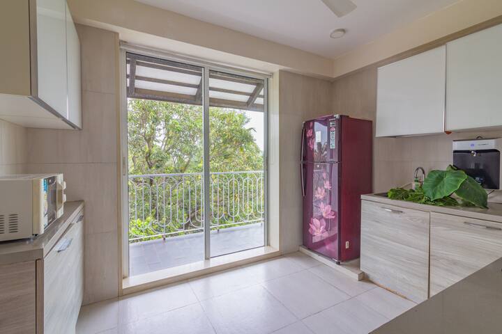 Full kitchen image 2