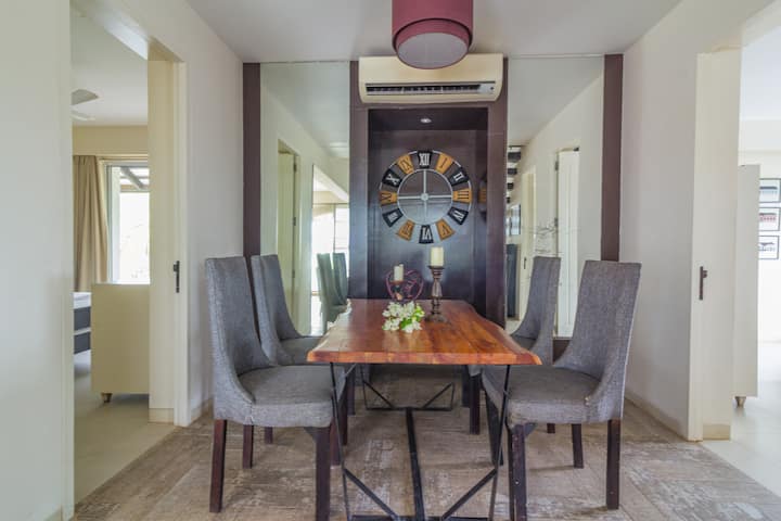 Dining area image 1