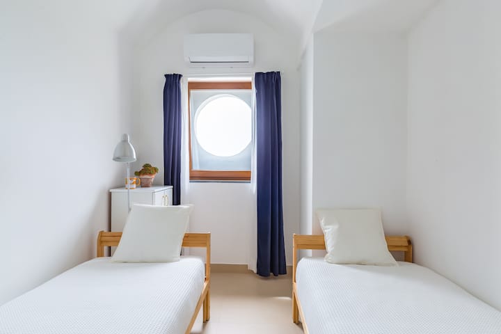 - Útulná spálňa s jednolôžkami  *Casella* spravuje #starhost  #starhoststay #uniquehomesperfectstay 