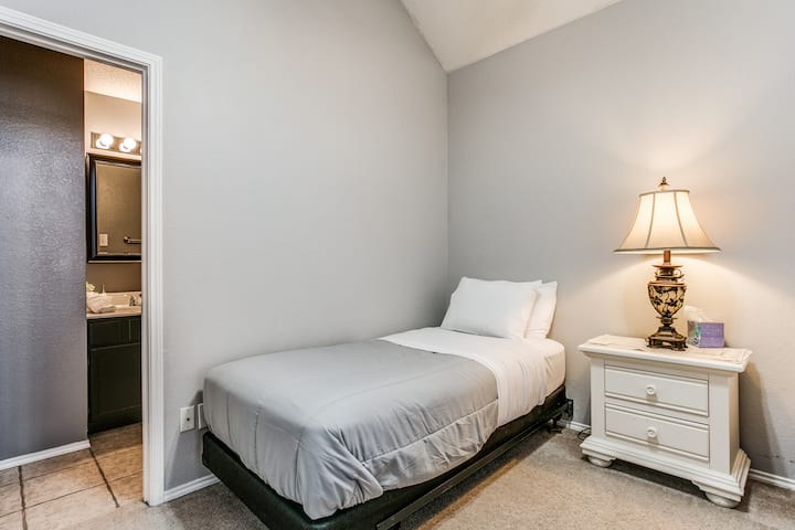 Spálňa 1 - extra dlhé samostatné postele.