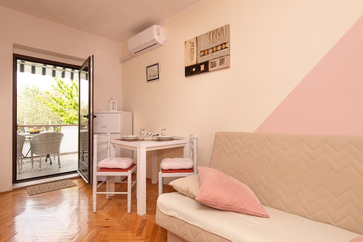 Ana 1 - Peaceful Location Surrounded By Nature - Punat