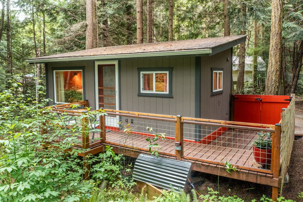 Roamer's Cabin in the Cedar, Warm, Private, Cozy