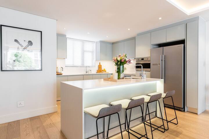 Luxury Atlantic Seaboard two-bedroom apartment gallery image 2