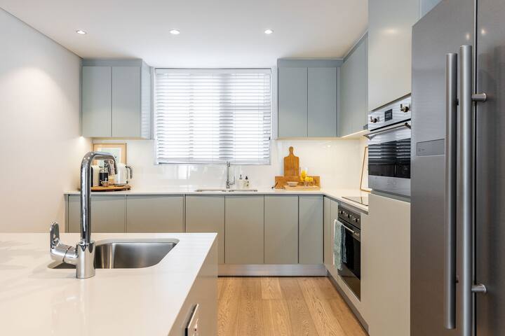 Luxury Atlantic Seaboard two-bedroom apartment gallery image 5