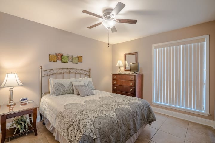 غرفة نوم الضيف/سرير الملكة