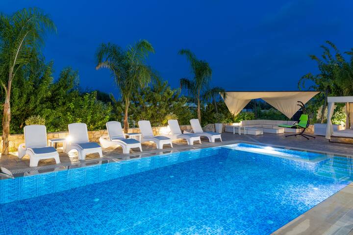 Villa Green Diamond with Private Heated Pool gallery image 5