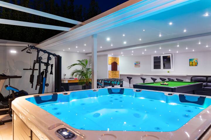 Villa Green Diamond with Private Heated Pool gallery image 2