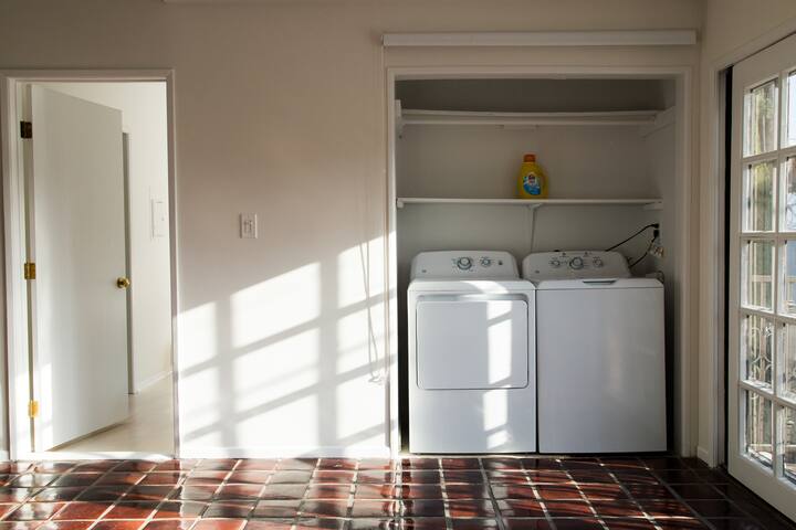 Top Floor.10% OFF! No shared walls!Super Bright. gallery image 5