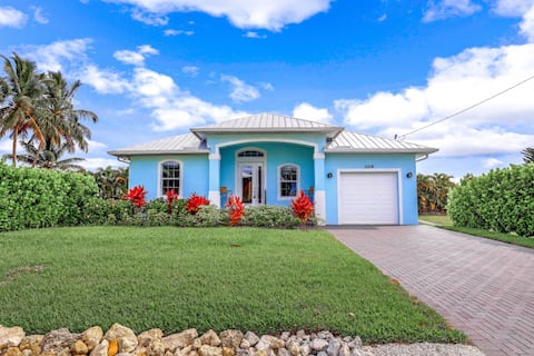 Island lifestyle family vacation home (Salt Pool)