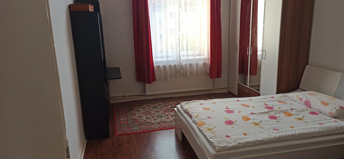 Successful Airbnb property: Central, bright and cozy in Linden Süd