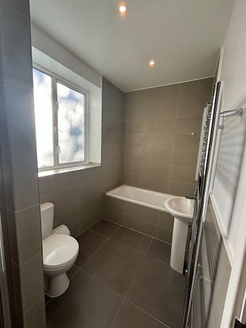 Access Euston, Three-Bedroom Sleeps 6 gallery image 4