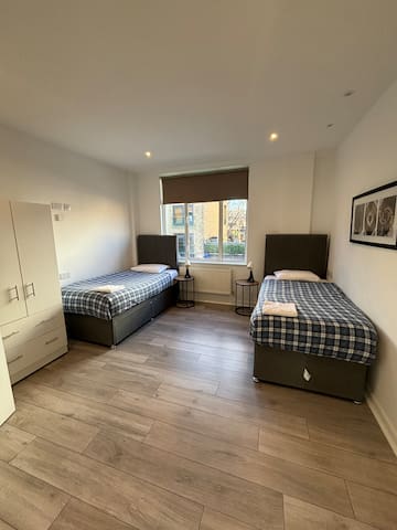 Access Euston, Three-Bedroom Sleeps 6 gallery image 3