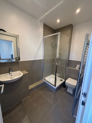 Access Euston, Three-Bedroom Sleeps 6 gallery image 2