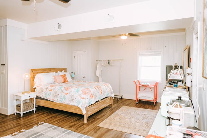 สตูดิโอโรงรถแยกต่างหาก