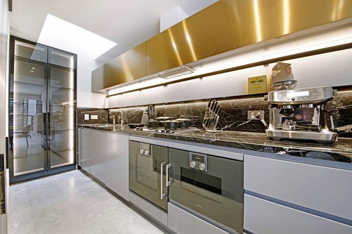 UiSTAY | Pyrmont | Luxury House 6 Stories | Free.P gallery image 5