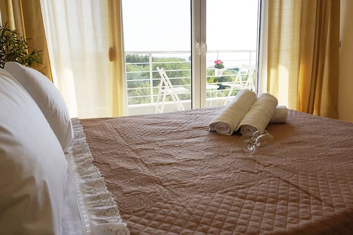 Zoi Villa Sunset View,Nea Moudania,уживајте во уникатниот поглед од вашиот кревет. 