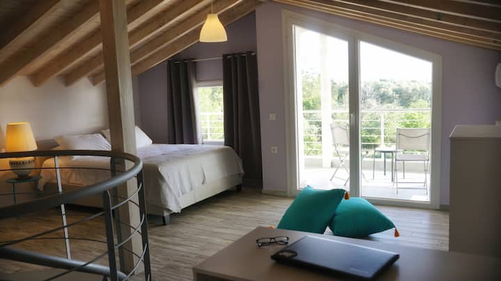 Zoi Villa Sunset View,Nea Moudania,уживајте во уникатниот поглед од вашиот кревет. 