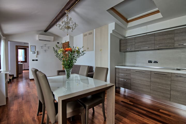 Central and refurbished, two bedrooms and terrace