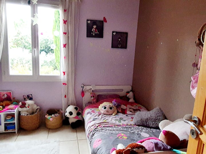 Dhomë gjumi e vetme në katin përdhe