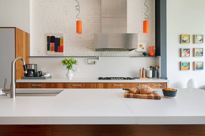 Summer NYC Brownstone gallery image 2