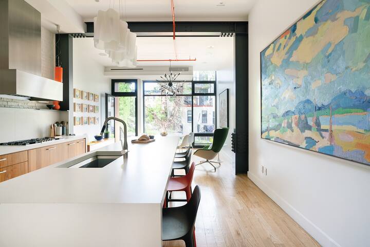 Summer NYC Brownstone gallery image 4