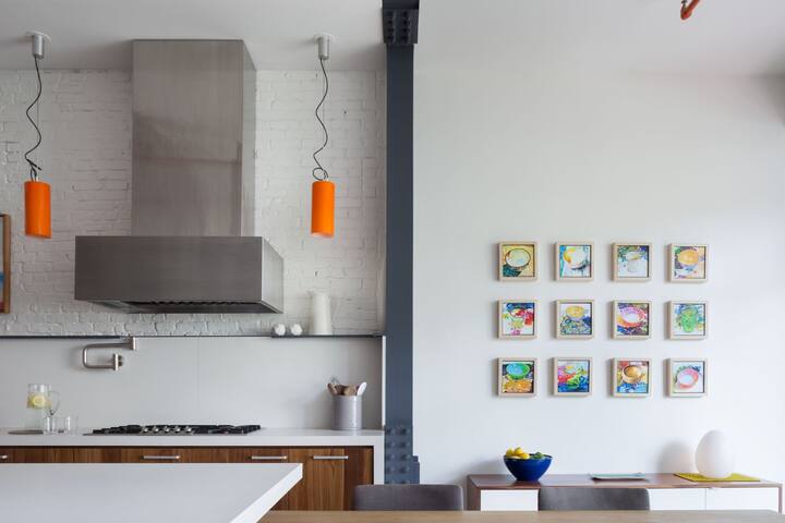 Summer NYC Brownstone gallery image 3