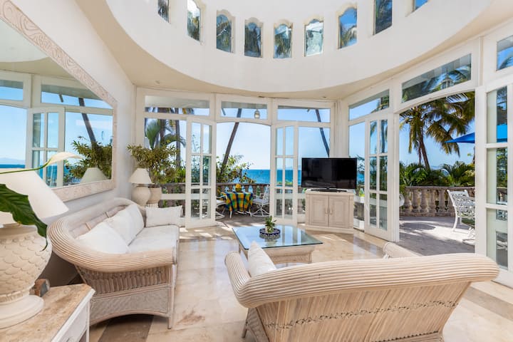 Colonial Beachfront Villa | Full Staff - Puerto Vallarta