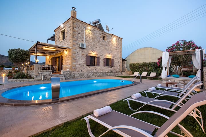 30m to the Beach-Stone villa-Private Pool -Seaview