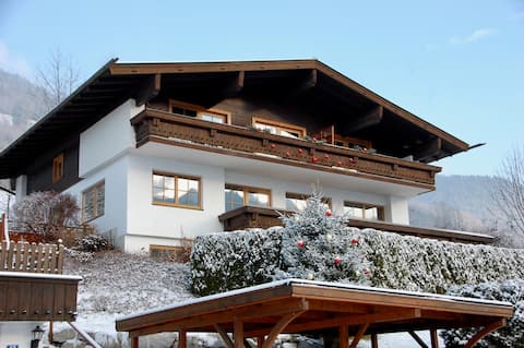 Cosy apartment with mountain views near Zell amSee