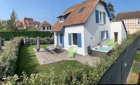 Popular Airbnb listing: BEAUTIFUL HOUSE 150M FROM THE BEACH OF CABOURG in Cabourg
