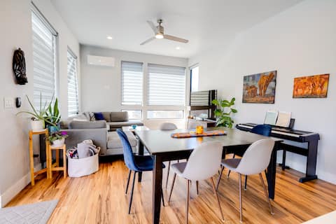 Stunning Modern Home w/ Sweeping Mountain Views!