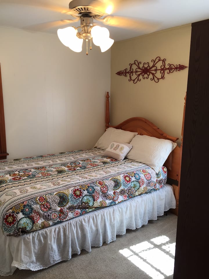 Dhomë gjumi me krevat të plotë