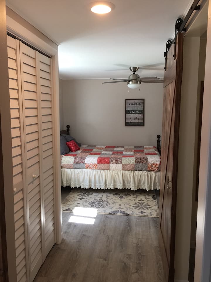 Dhomë gjumi me krevat dopio "queen" 