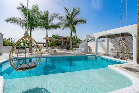 villa 8 bedroom" instant holiday feeling"