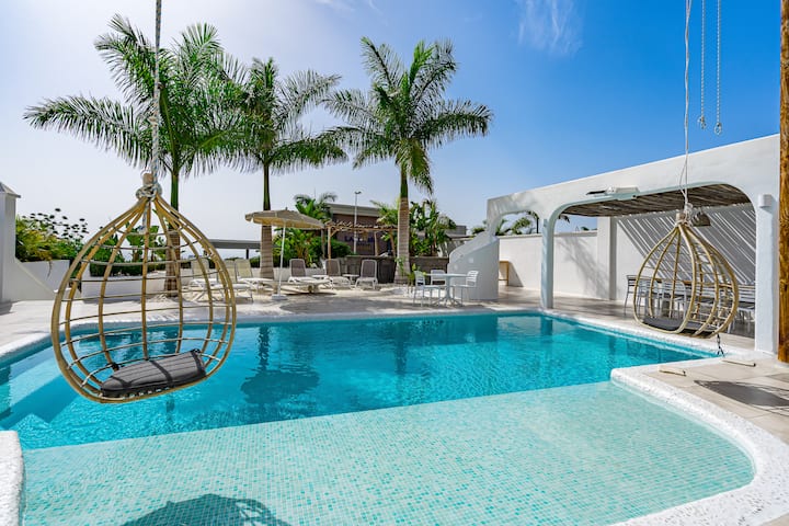 villa 8 bedroom" instant holiday feeling"