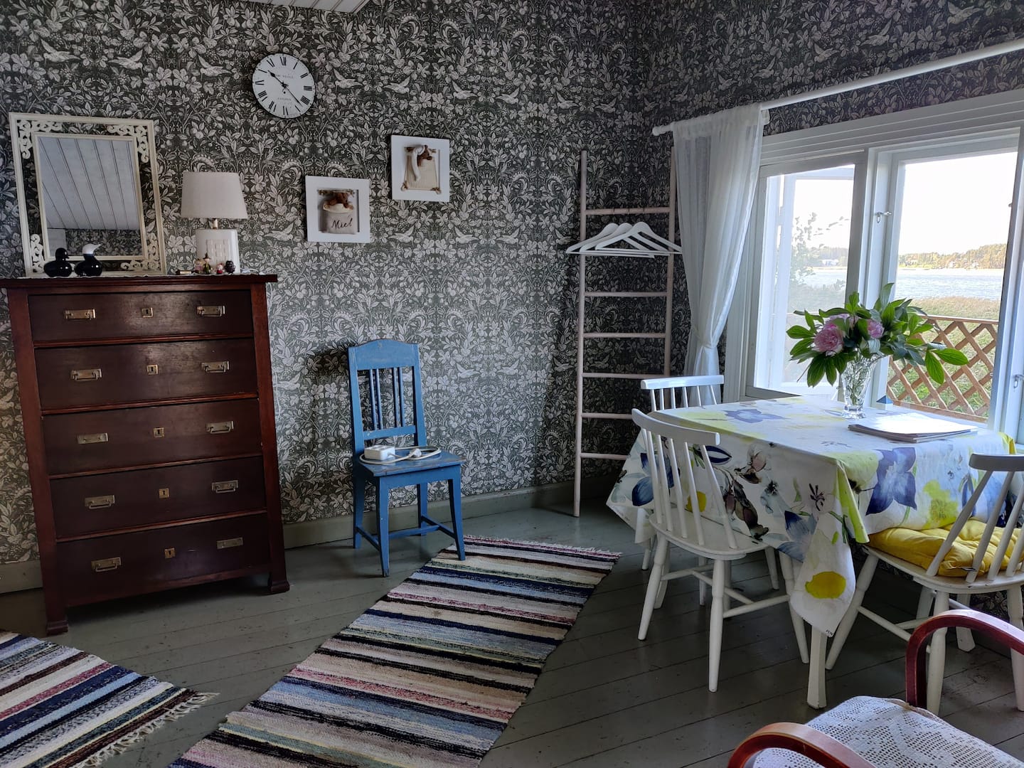 Naantalissa Idyllinen, Pieni Merenranta Mökki . 4