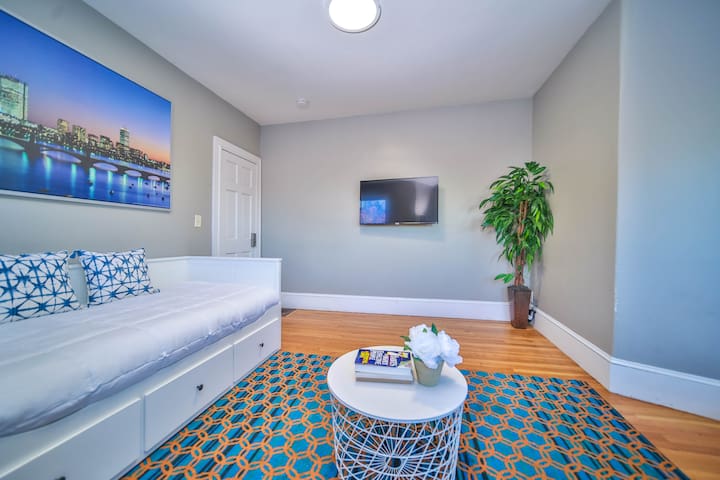 Groupstay w/firepit mins2Downtown Fenway FreePrkg gallery image 2