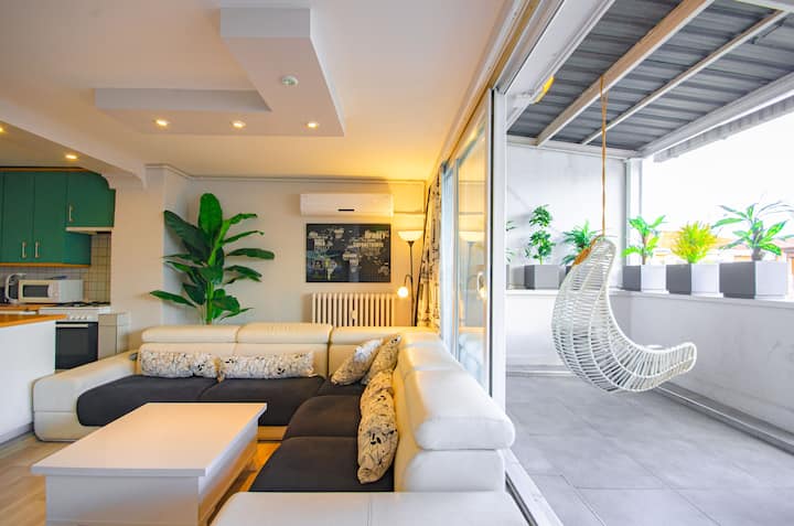 Flat with 2 Terraces in the City Center - Alsancak