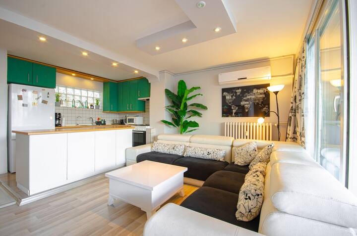 Flat with 2 Terraces in the City Center - Alsancak
