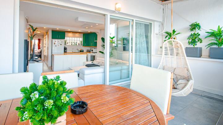 Flat with 2 Terraces in the City Center - Alsancak