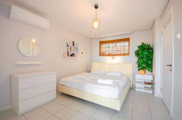 Flat with 2 Terraces in the City Center - Alsancak