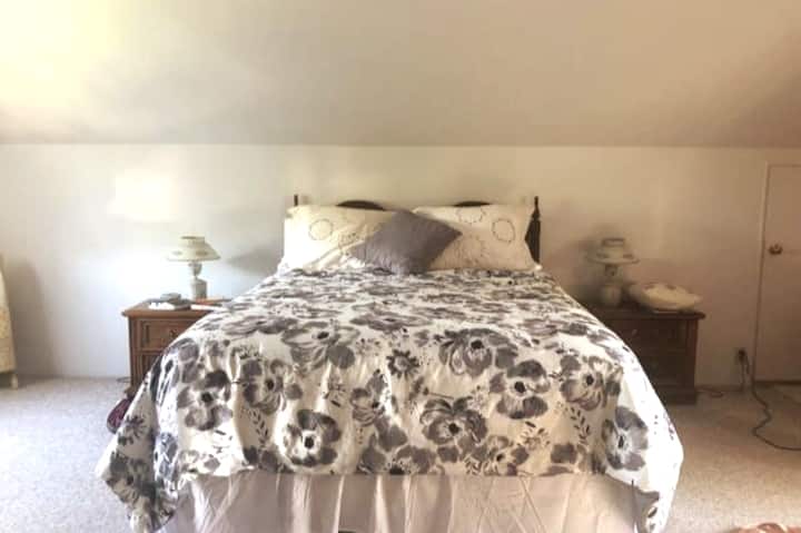 3楼主卧-标准双人床